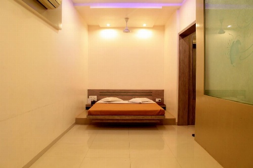 Hotel Kuber Porbandar image 17